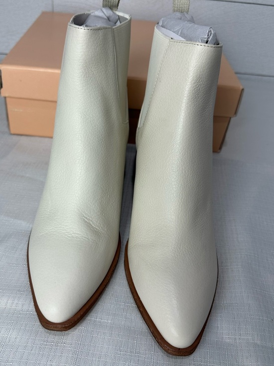 Chinese Laundry Shoes - NEW Chinese Laundry Filip Softy Cow Bootie Size 9